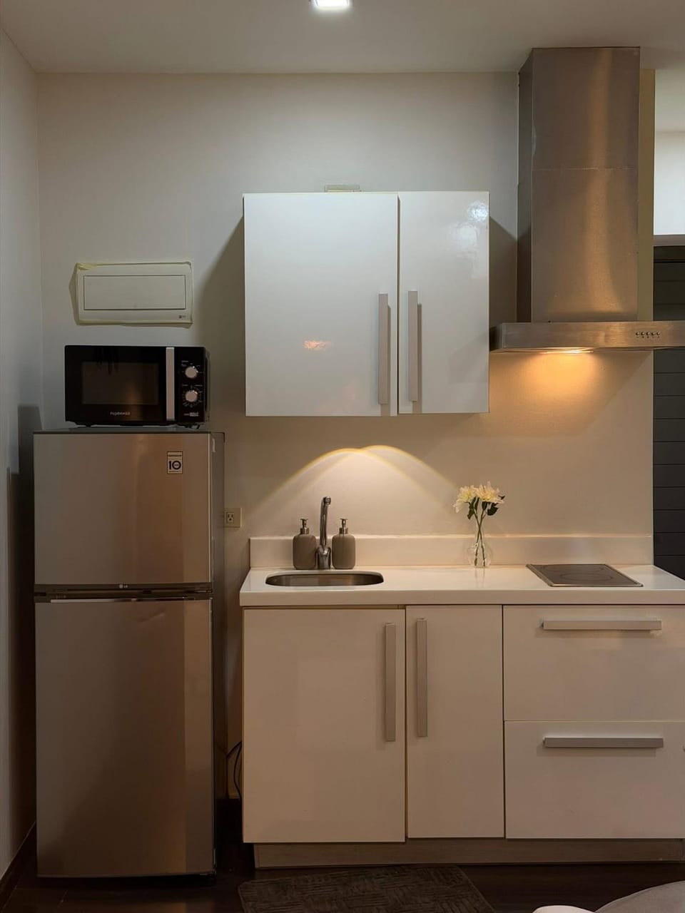 Deluxe Room with Pool View Unit in Poblacion Hotel in Makati