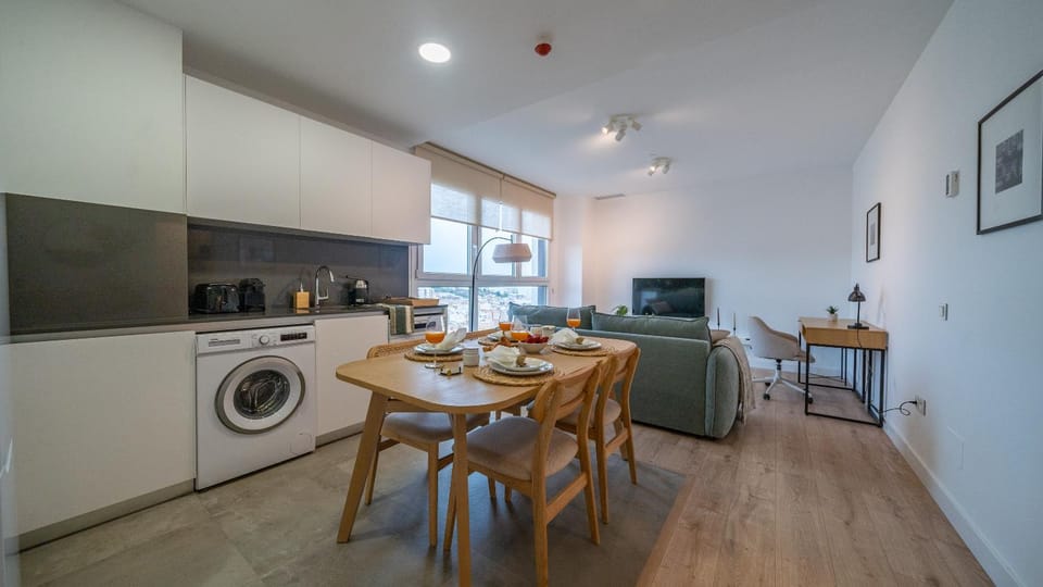 XPCE Urban 21 MALAGA SKYLINE - Parking Free Apartment in Malaga