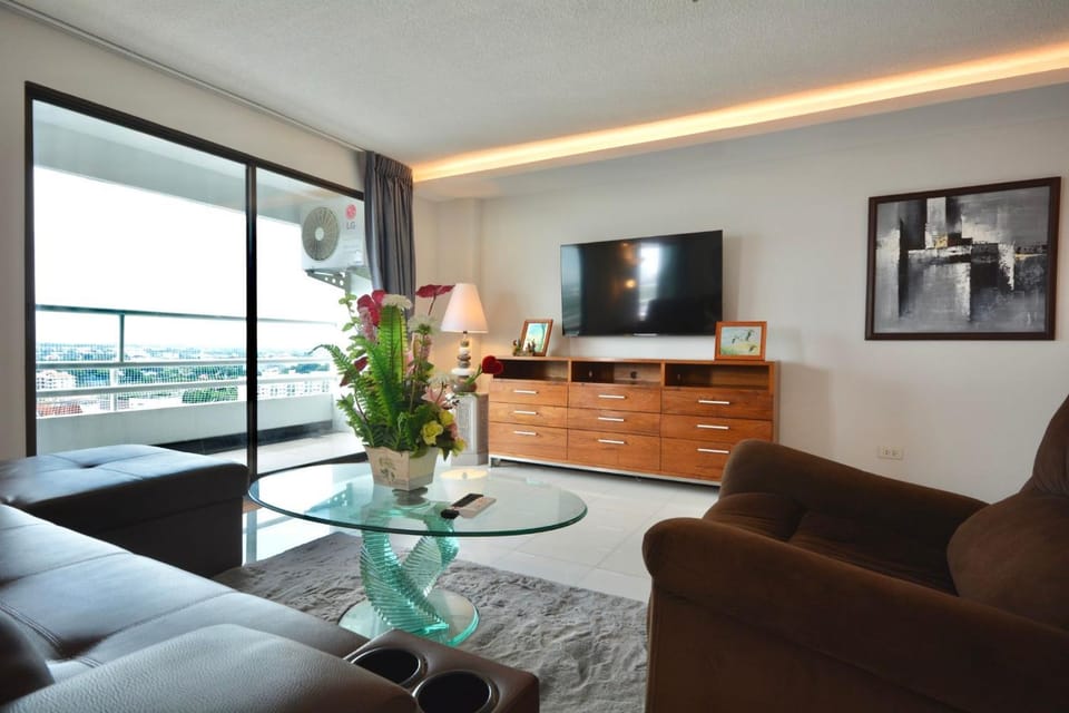 Communal lounge/ TV room, TV and multimedia, Living room, Decorative detail