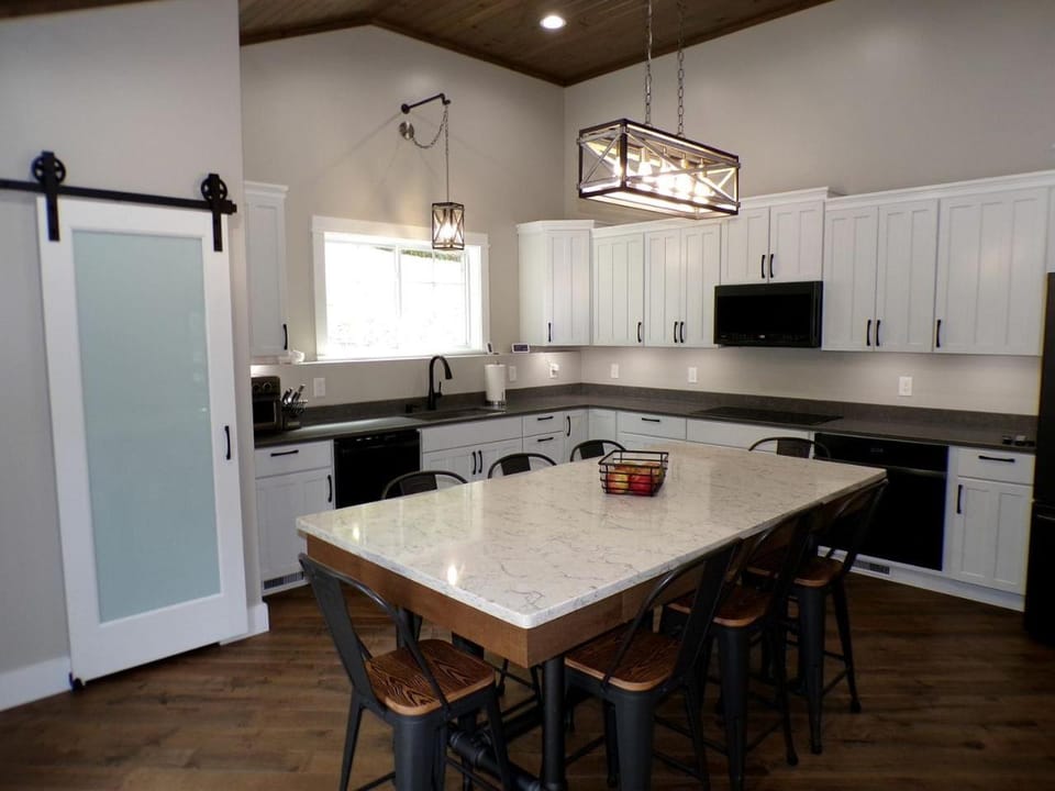 Spacious Lakefront Vacation Rental for an Unforgettable Family Getaway in the Finger Lakes near Burdett, New York House in Seneca Lake