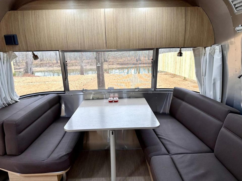 Peaceful Lakeside Covered Airstream with Firepit & Kayaks Near Centre, AL House in Weiss Lake
