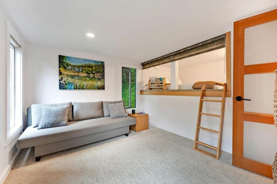 Gorgeous Garden-Level Guest Suite for a Comfortable Getaway Surrounded by Nature in Rio Nido, California House in Guerneville