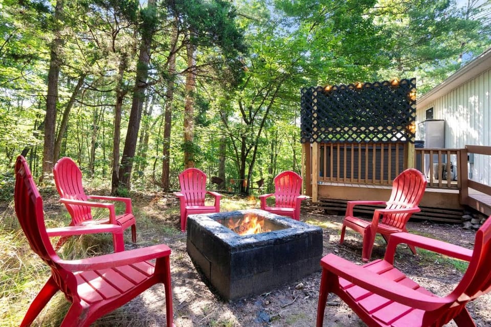 Newly Updated Vacation Home with Hot Tub & Fire Pit Near Bryce Resort, Mount Jackson VA House in Basye