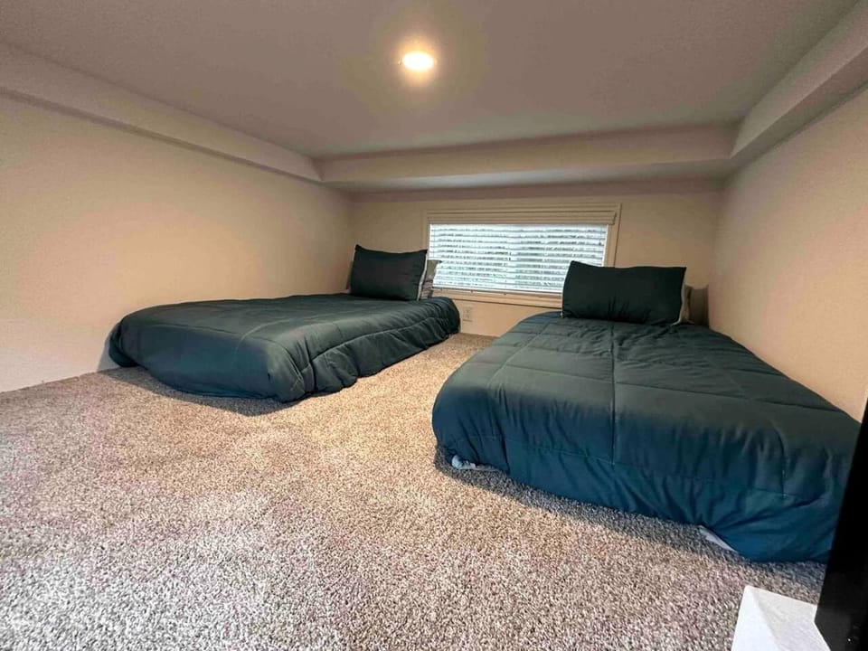 Charming Bright Tiny Home with Stargazing & Yoga Dome Near Yosemite, Groveland, California House in Tuolumne County