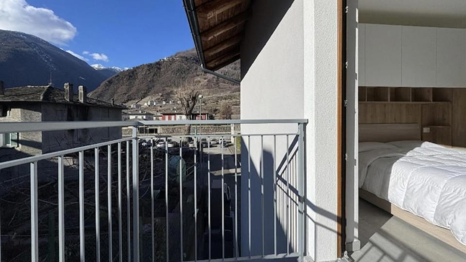 Property building, View (from property/room), Balcony/Terrace, Bedroom