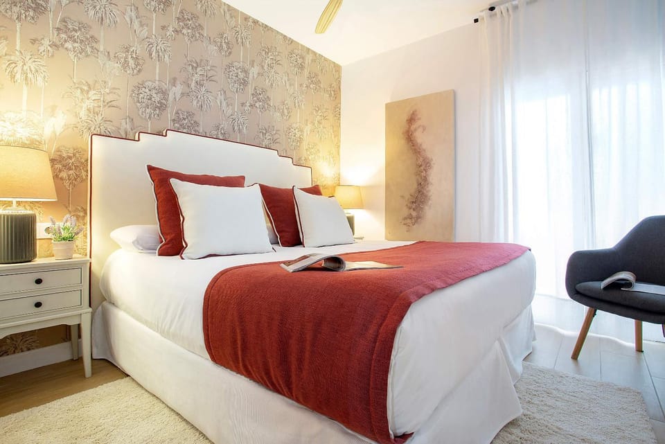 Bed, TV and multimedia, Photo of the whole room, Bedroom