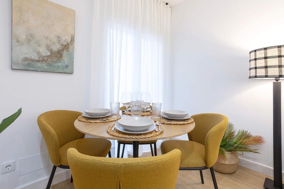 Living room, Seating area, Dining area, air conditioner