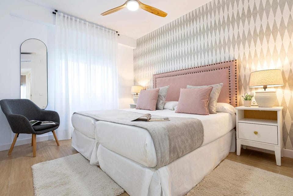 Bed, Photo of the whole room, Bedroom, air conditioner
