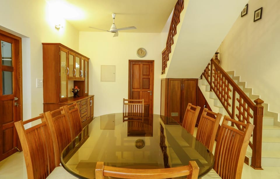 Dining area, Food