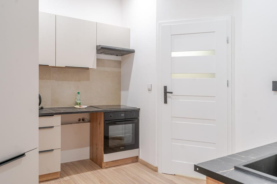 Kitchen or kitchenette, oven