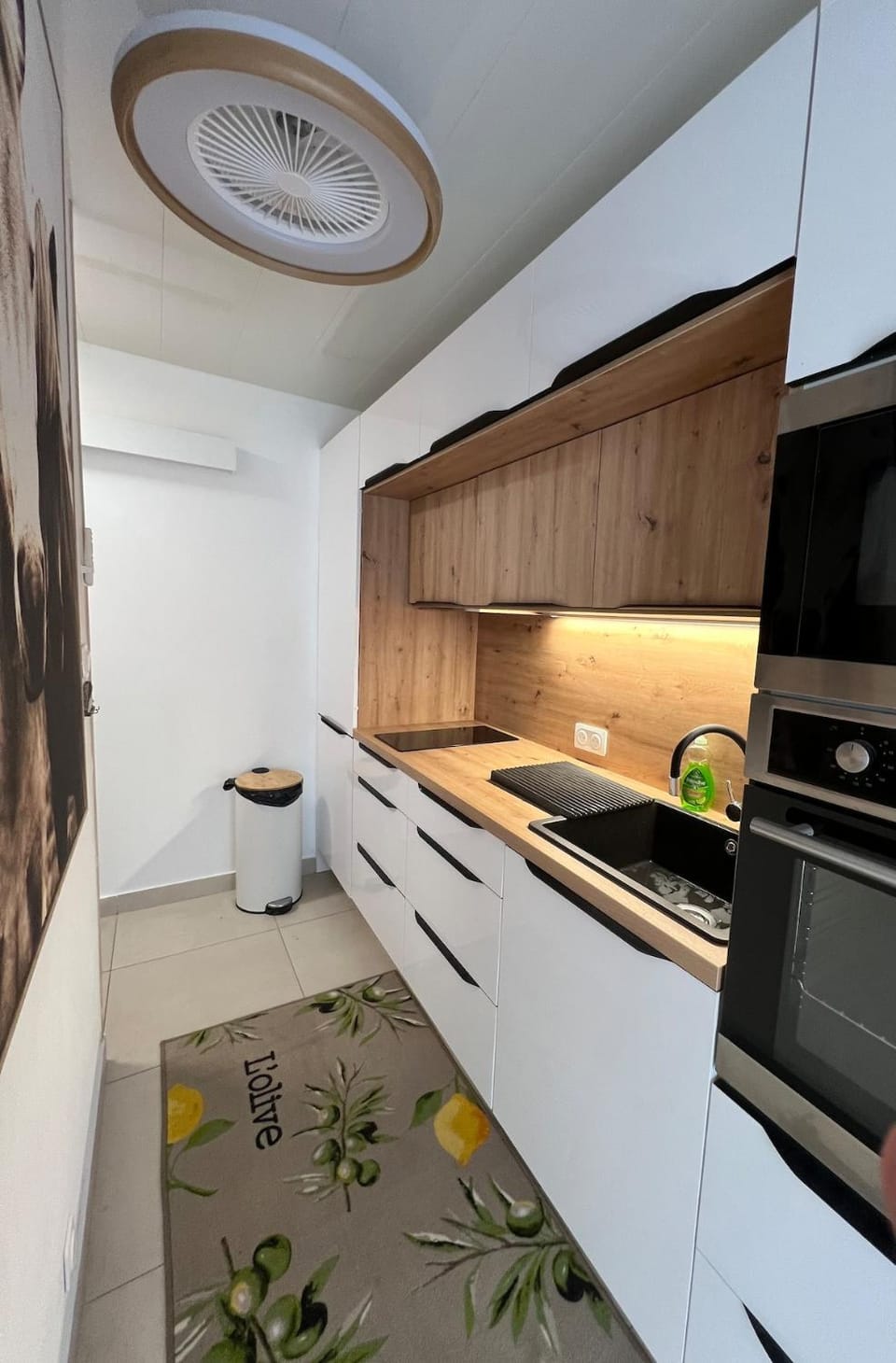 Coffee/tea facilities, oven, storage, stove, toaster, kitchen