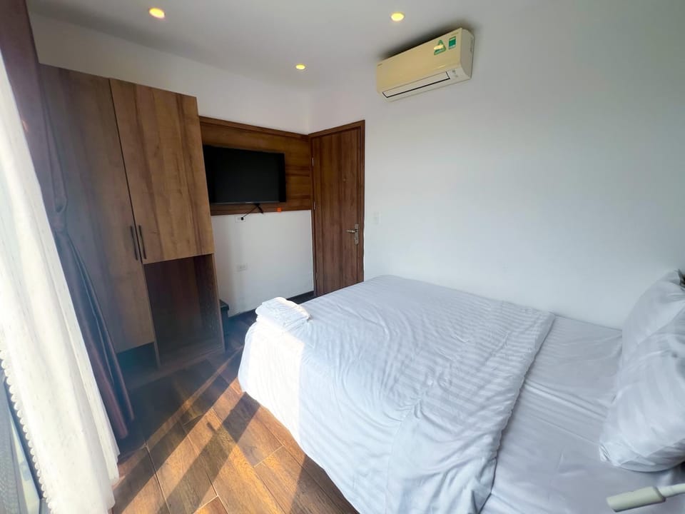 Bed, Bedroom, air conditioner