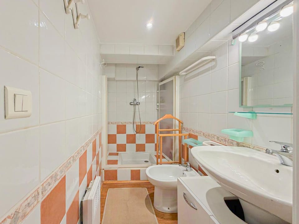 Place Grimaldi - Wifi, AC, 3pers Apartment in Nice