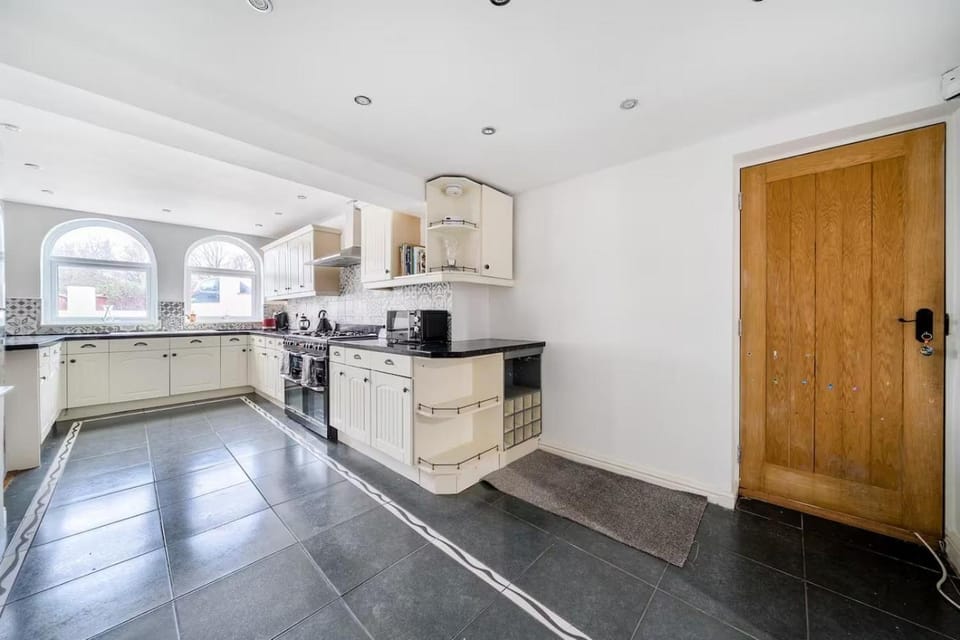 Kitchen or kitchenette, oven, stove
