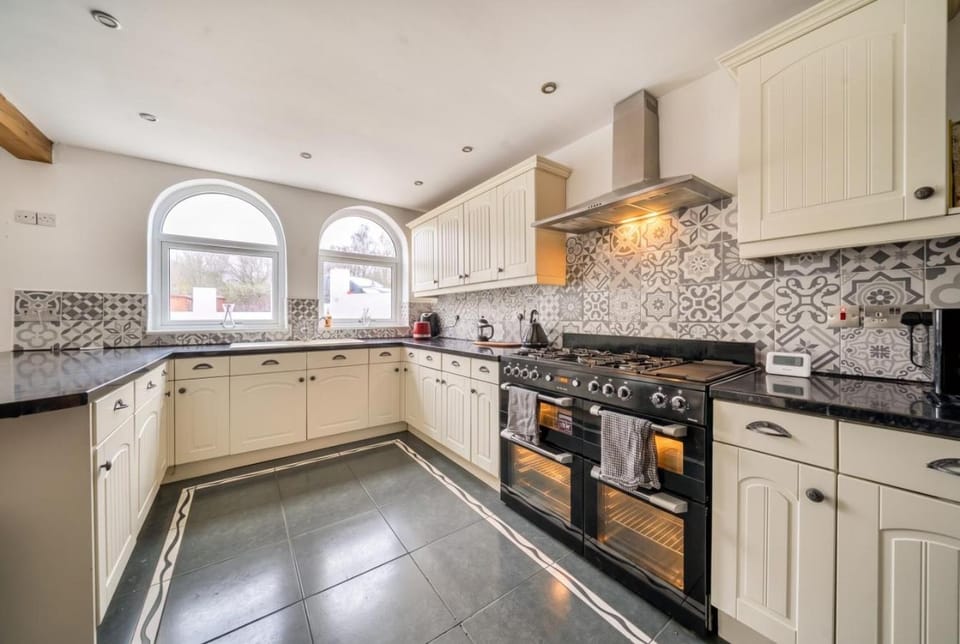 Kitchen or kitchenette, oven, stove
