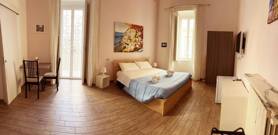 Bed, TV and multimedia, Living room