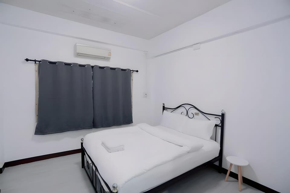 Bed, Photo of the whole room, Bedroom, air conditioner