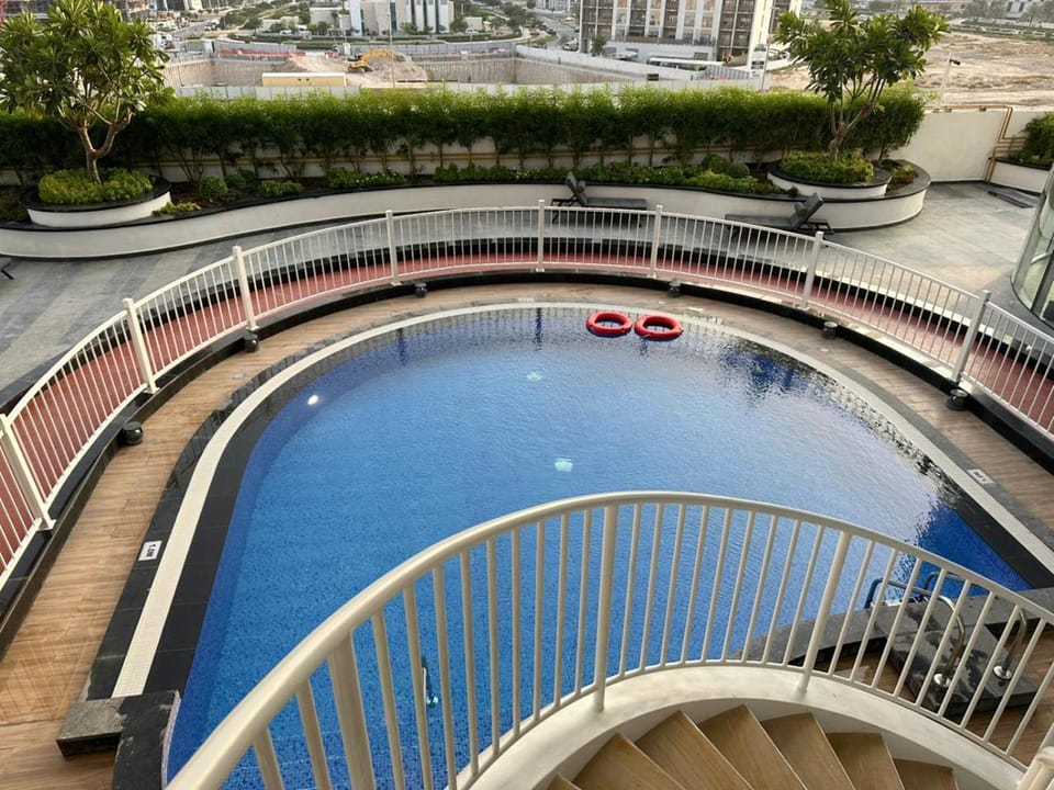 Day, Swimming pool