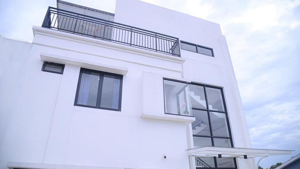 Property building, View (from property/room), Balcony/Terrace