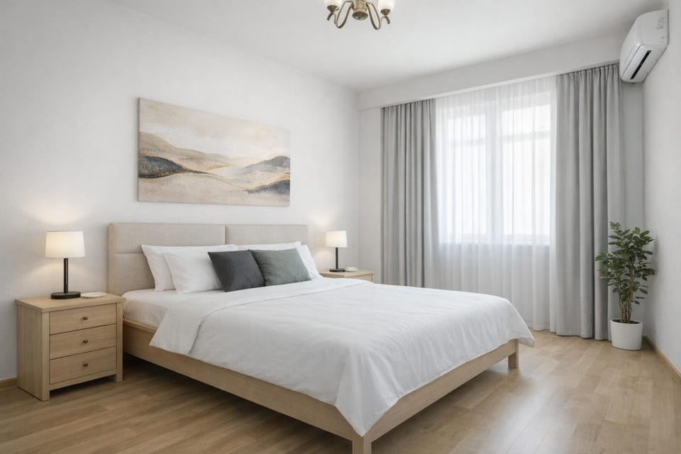 Photo of the whole room, Bedroom