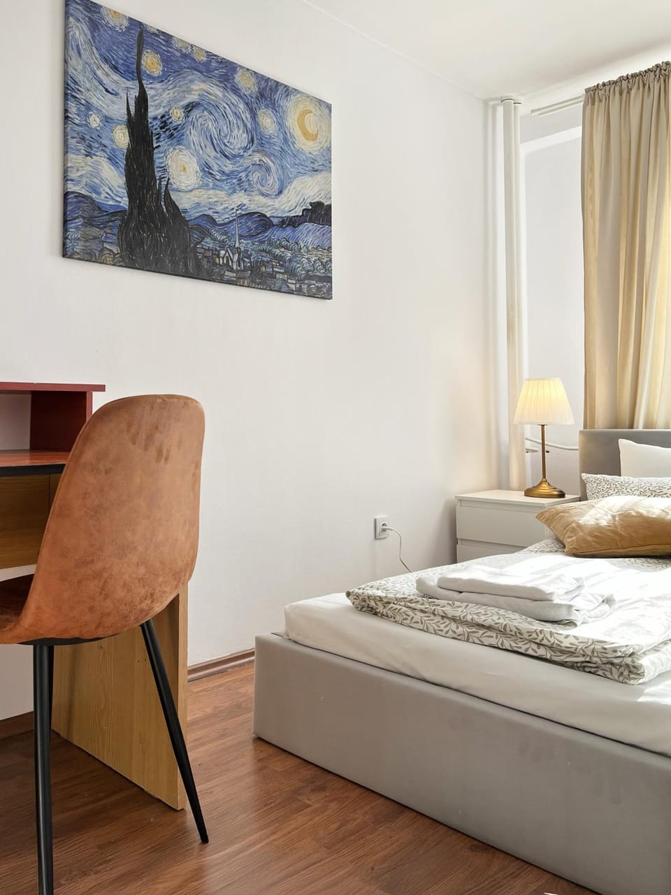 Bed, Photo of the whole room, Bedroom