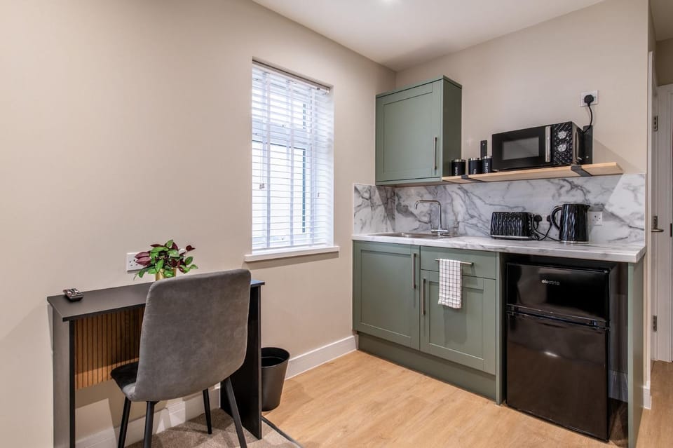 Kitchen or kitchenette, Dining area, oven, toaster