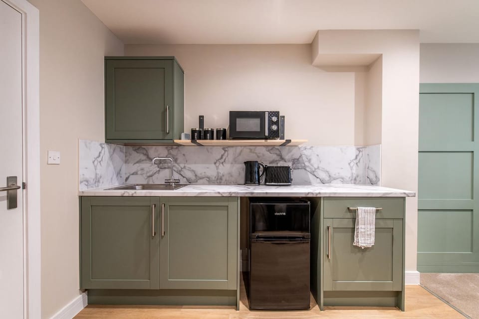 Kitchen or kitchenette, microwave, kitchen