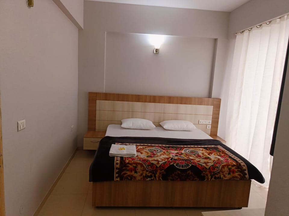 AANIKA STAY OMAXE KRISHNA CREST a Apartment in Uttar Pradesh