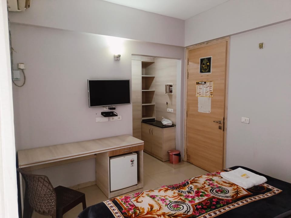 AANIKA STAY OMAXE KRISHNA CREST a Apartment in Uttar Pradesh