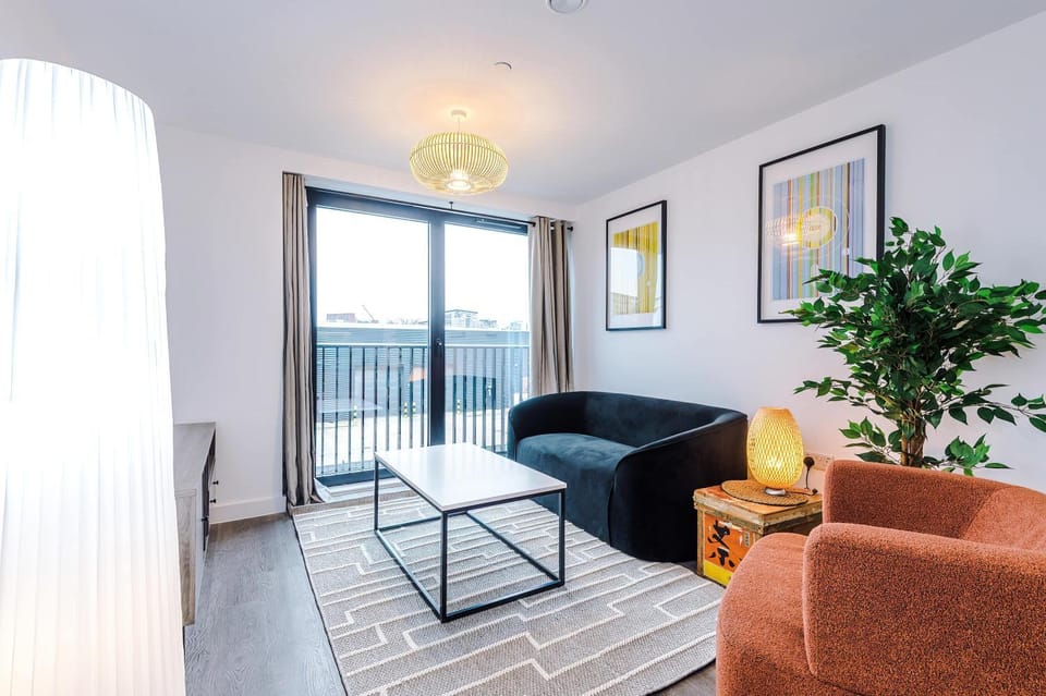 Modern 2BR Apartment in Manchester with Parking Apartment in Salford