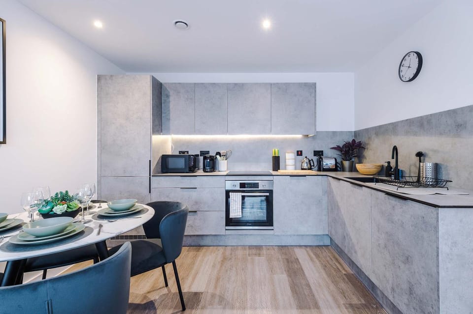 Modern 2BR Apartment in Manchester with Parking Apartment in Salford