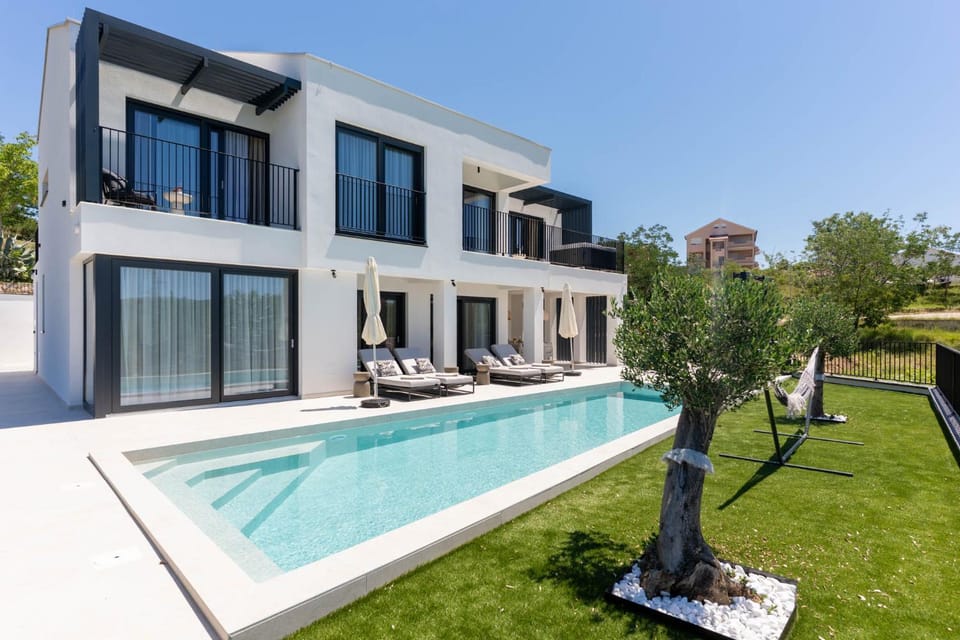 Property building, Swimming pool