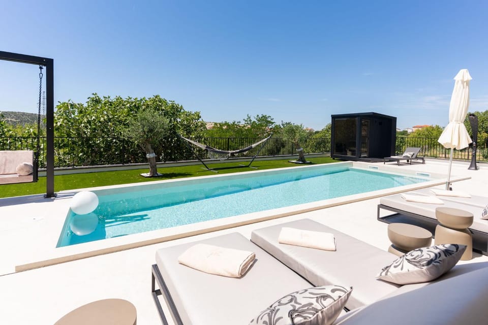 Property building, Swimming pool