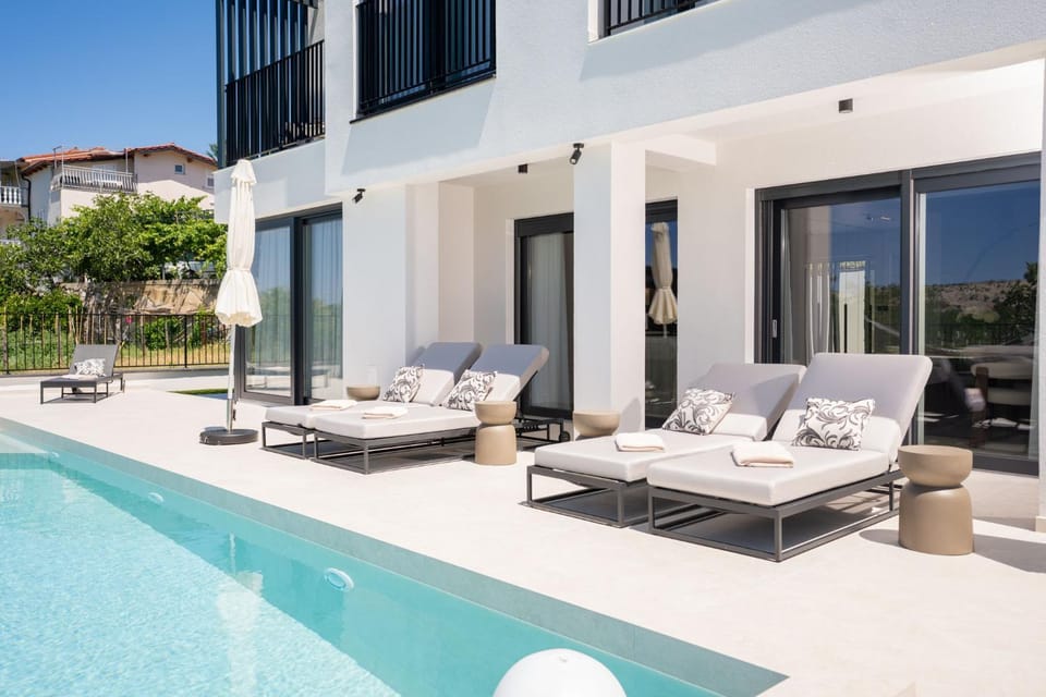 Property building, Swimming pool