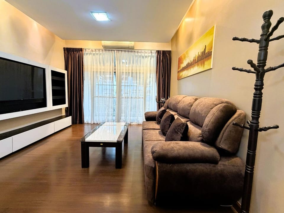Communal lounge/ TV room, TV and multimedia, Living room