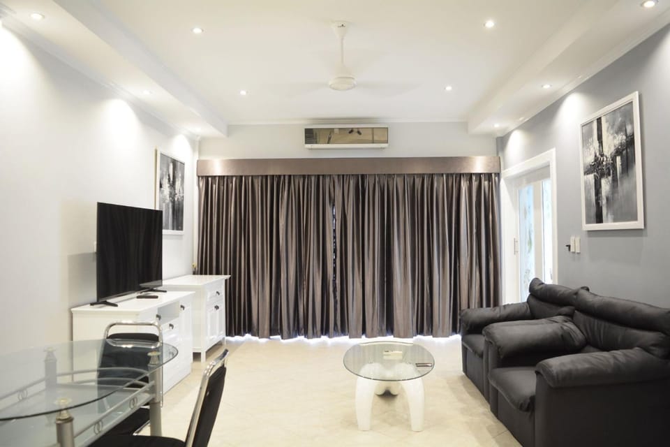 Communal lounge/ TV room, TV and multimedia, Living room, Decorative detail