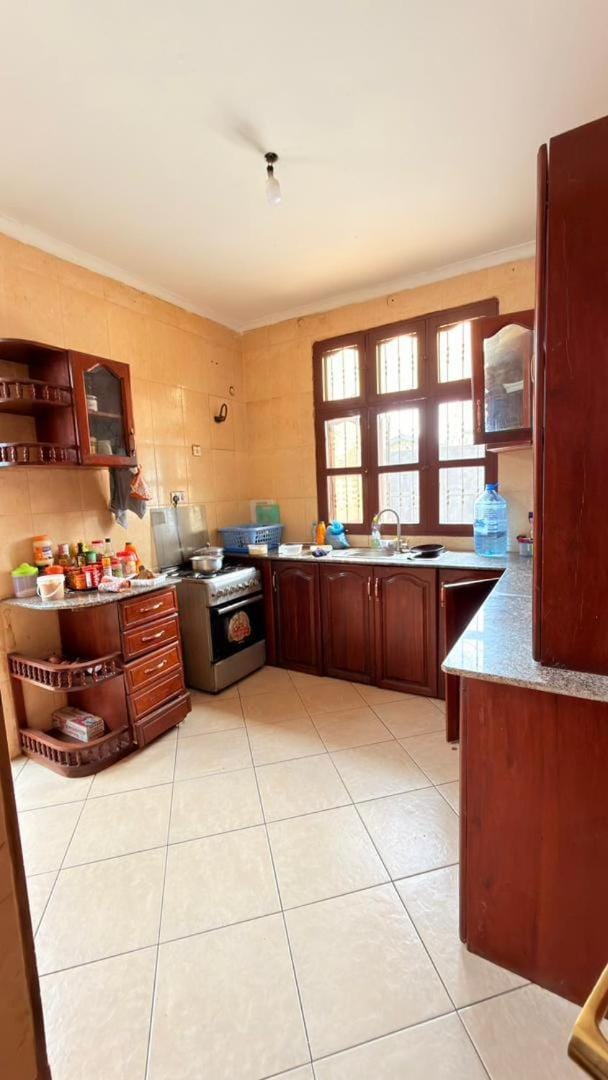 Kitchen or kitchenette, Internal: Not applicable to any particular room
