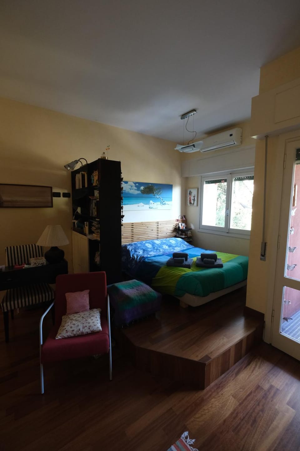 Bed, Living room, Photo of the whole room