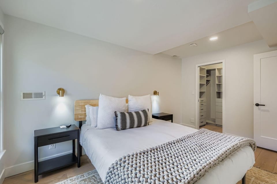 Pet Friendly! Elevation 25 home House in Park City