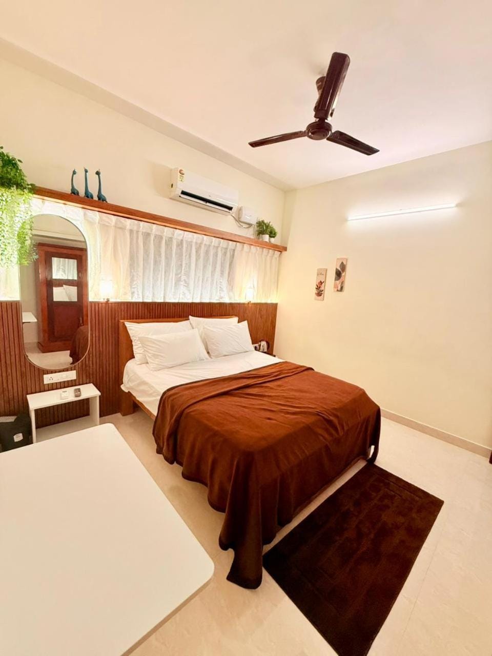Bed, Photo of the whole room, Bedroom, air conditioner