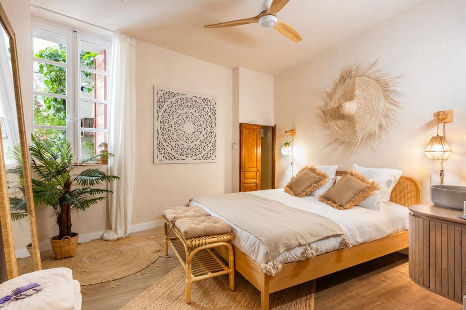 Bedroom, air conditioner