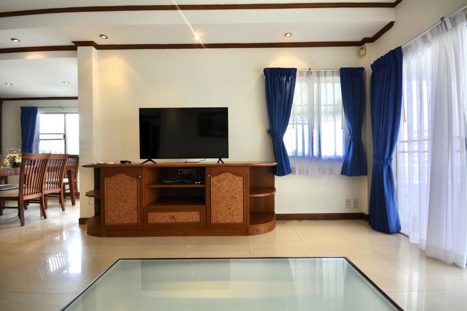Communal lounge/ TV room, TV and multimedia, Living room