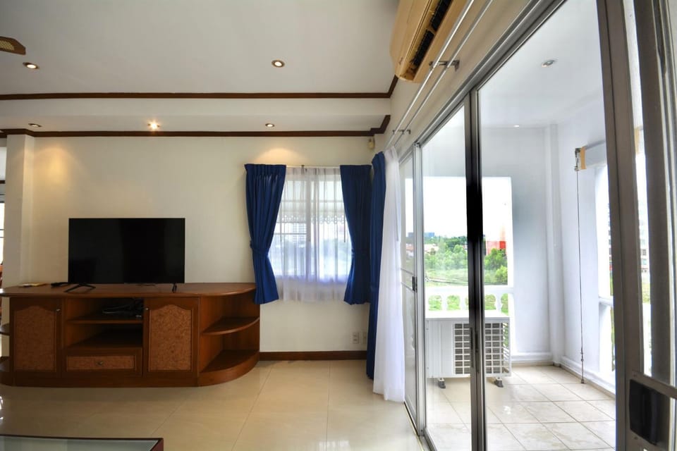 Communal lounge/ TV room, TV and multimedia, Living room