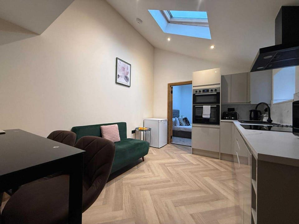 Stylish Flat A Near Cardiff City Centre Apartment in Cardiff