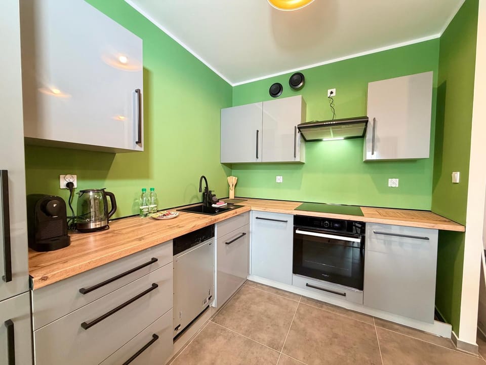 Kitchen or kitchenette, oven