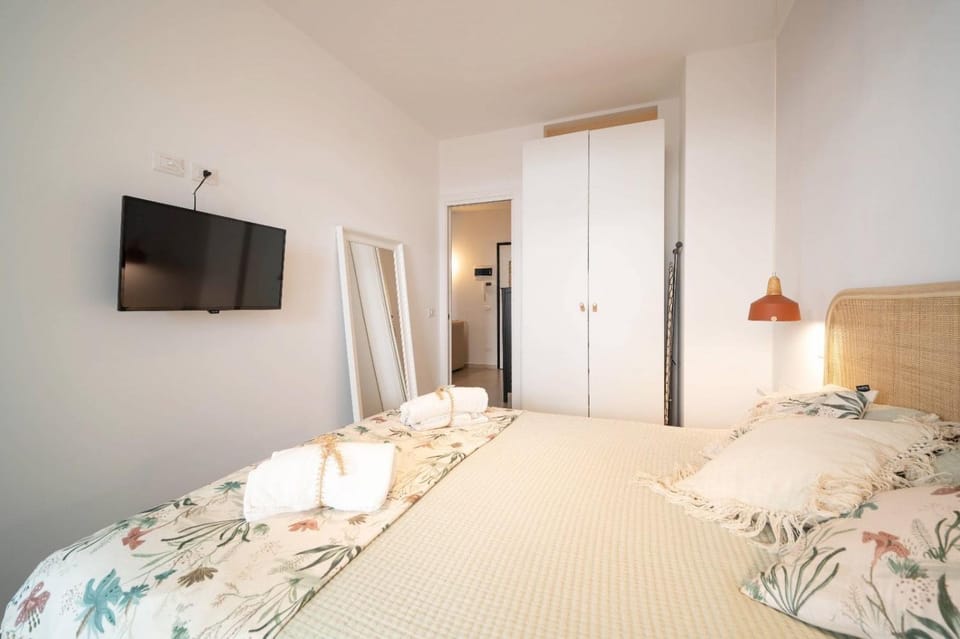 Communal lounge/ TV room, Bed, TV and multimedia, Photo of the whole room, Evening entertainment, Bedroom, towels, wardrobe