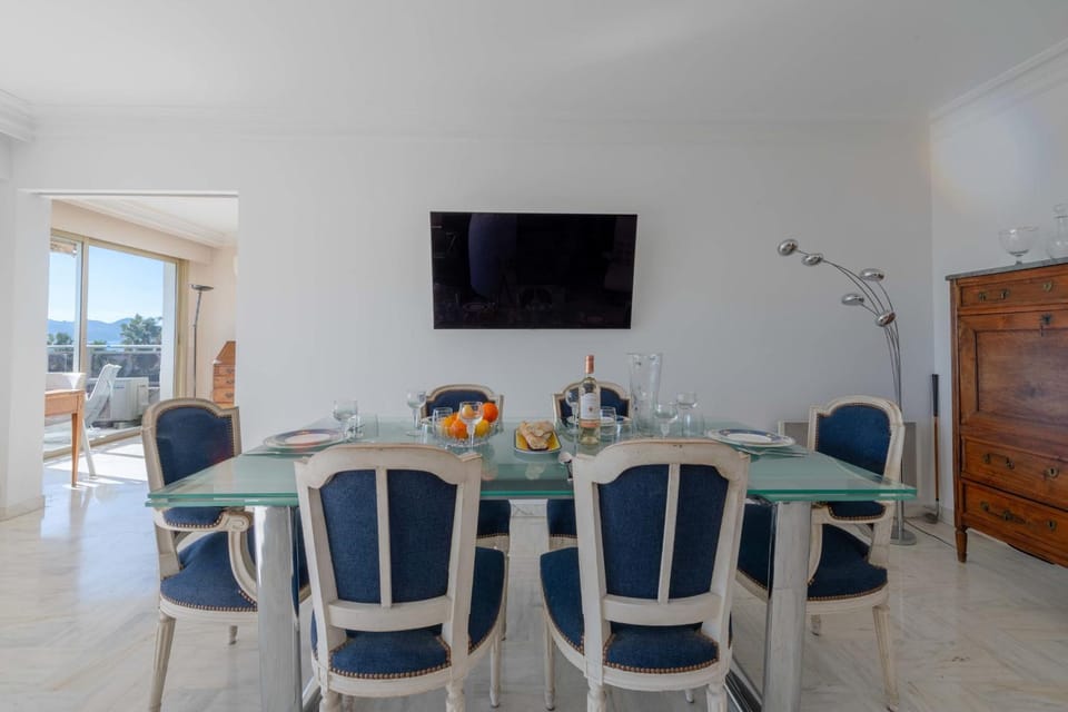 TV and multimedia, Dining area