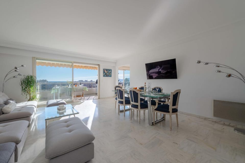 TV and multimedia, Living room, Dining area