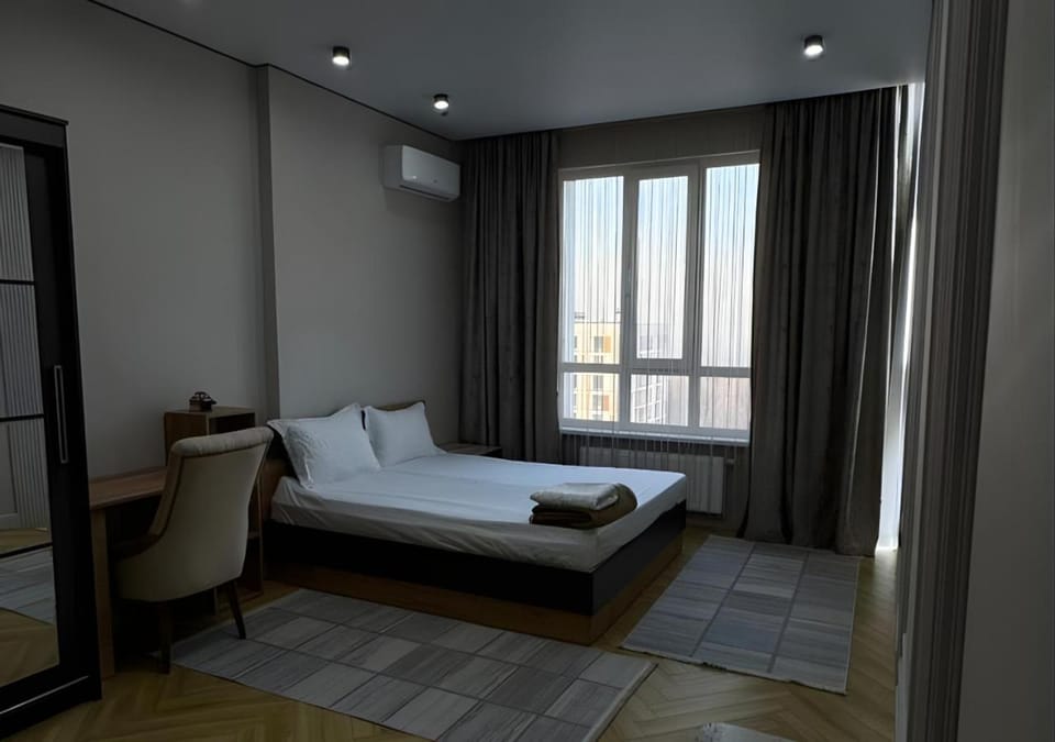 Luxury 4 Bedroom Apartment, City Center, Mountain View Apartment in Almaty