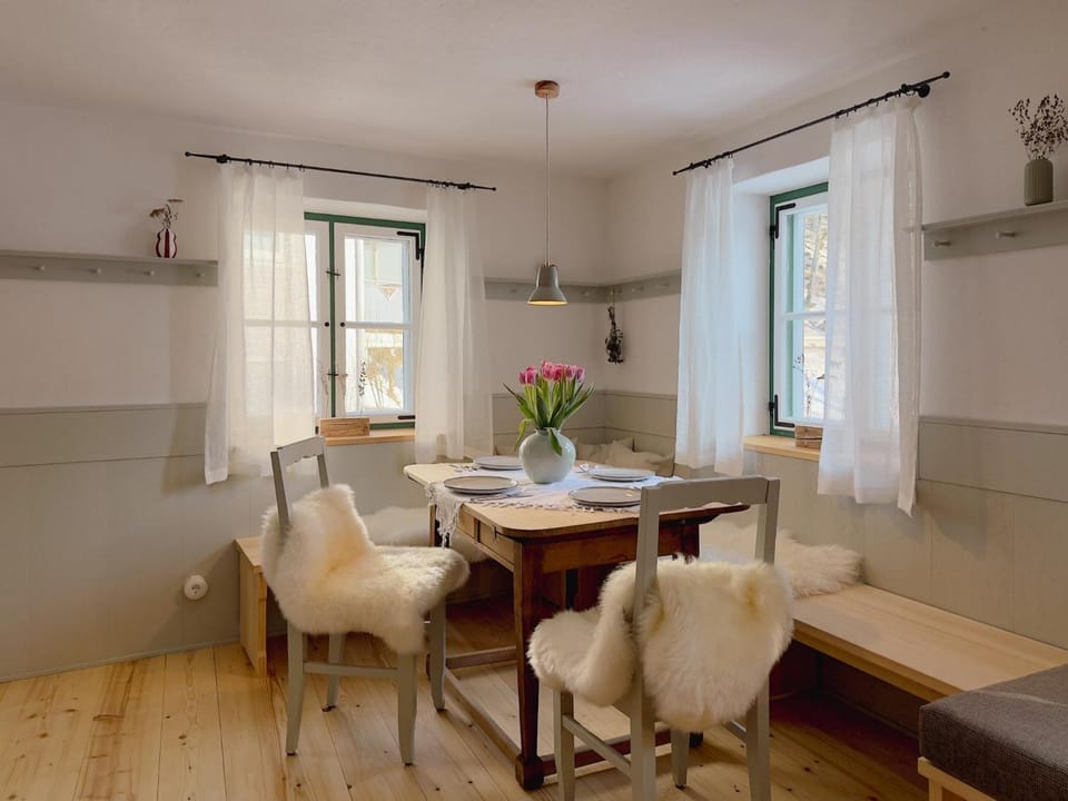 Seating area, Dining area